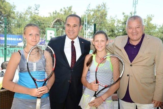 S&ouml;zl&uuml; Adana Tenis Dağ Ve Su Sporları Kul&uuml;b&uuml;&rsquo;nde 1