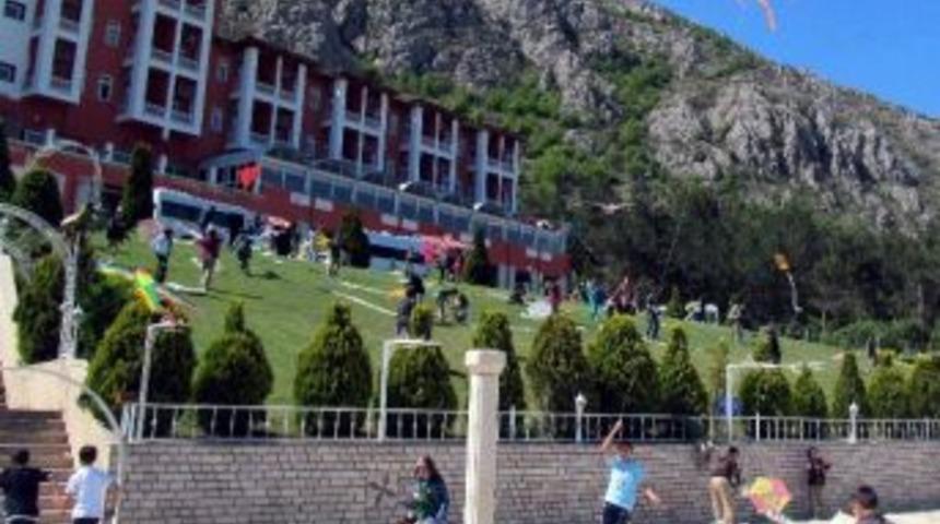 Otel Bah&ccedil;esinde U&ccedil;urtma Keyfi