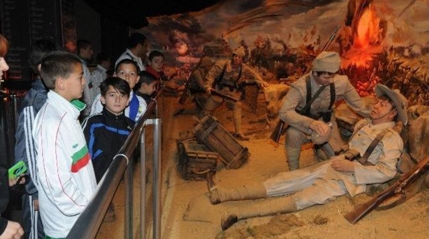 23 Nisan &Ccedil;ocukları &Ccedil;anakkale Şehitlerini Unutmadı