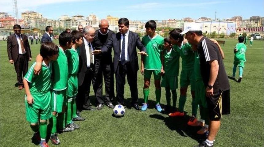 Şehitk&acirc;mil&rsquo;den Suriyeli &Ccedil;ocuklara Futbol Turnuvası