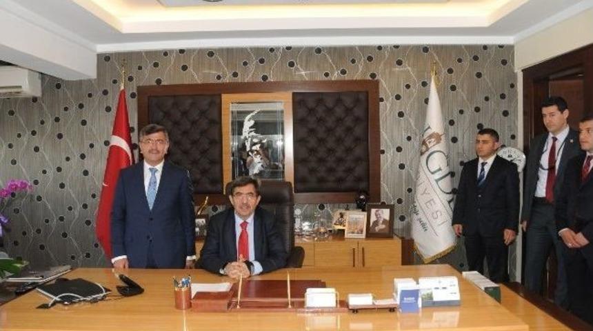 Bakan G&uuml;ll&uuml;ce'den Belediye Başkanı Akdoğan'a Ziyaret