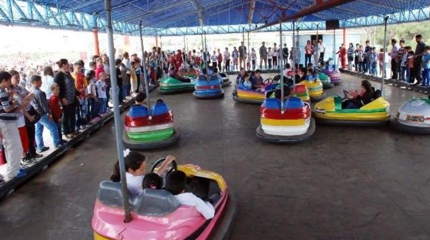 Didim Belediyesi'nden &Ccedil;ocuklara 23 Nisan Eğlencesi