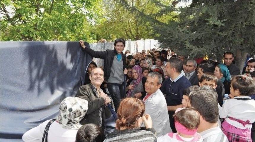 Papatya Pamuk 23 Nisan&rsquo;da 3 Bin &Ccedil;ocuğa &Ccedil;eşitli Hediyeler Dağıttı