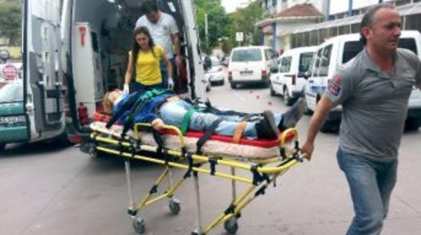 Ekmek Almaya Giderken Otomobil &Ccedil;arptı