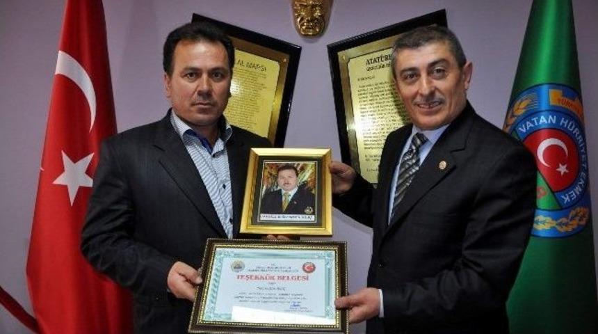 Suşehri Ziraat Odası Eski Muhtarlara Teşekk&uuml;r Belgesi Verdi