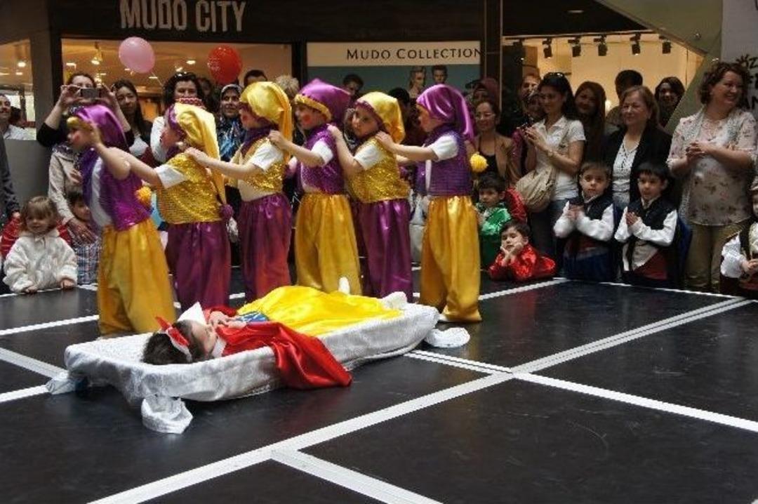 Espark&rsquo;ta 23 Nisan Coşkusu