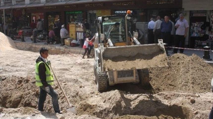 Karag&ouml;z Caddesi Yol Bakım &Ccedil;alışmaları Başladı