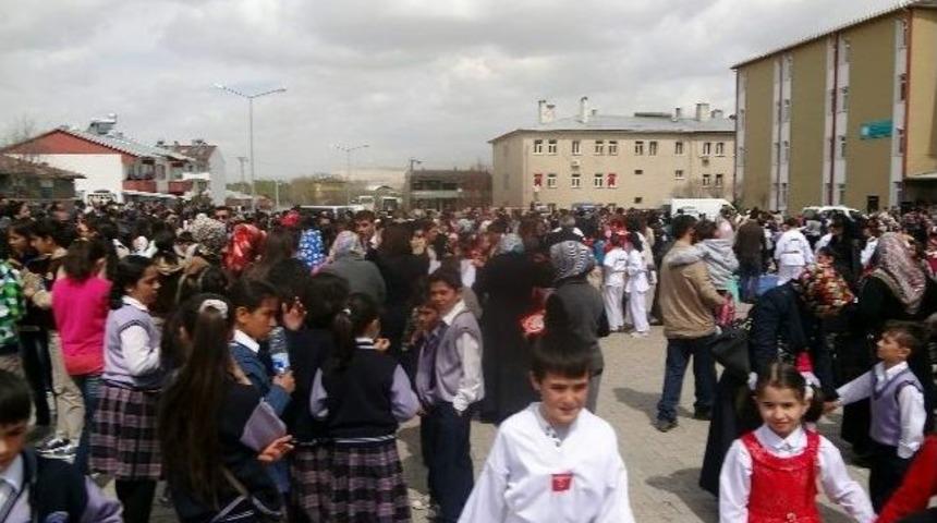 Kangal&rsquo;da 23 Nisan T&ouml;reninde Yaşanan Gerginlik