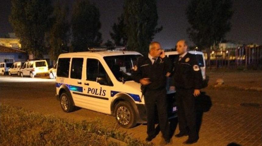 Aydın&rsquo;da Polise Taşlı Saldırı