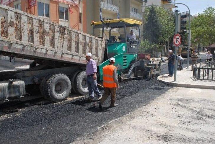 Başkan İşçilerle Birlikte Asfalt Döktü... G1