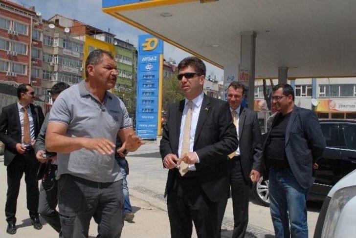 Başkan İşçilerle Birlikte Asfalt Döktü... G3