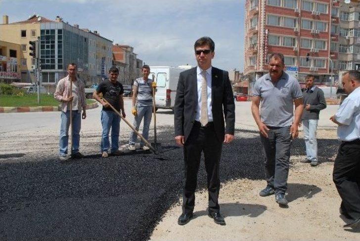 Başkan İşçilerle Birlikte Asfalt Döktü... G4