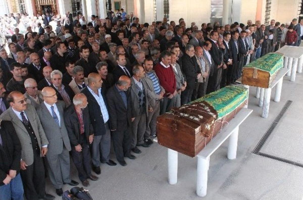 &Ouml;ld&uuml;r&uuml;len Yaşlı &Ccedil;ift Toprağa Verildi