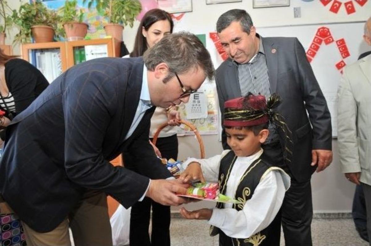 Başkan Priştina &Ccedil;ocukları Sevindirdi