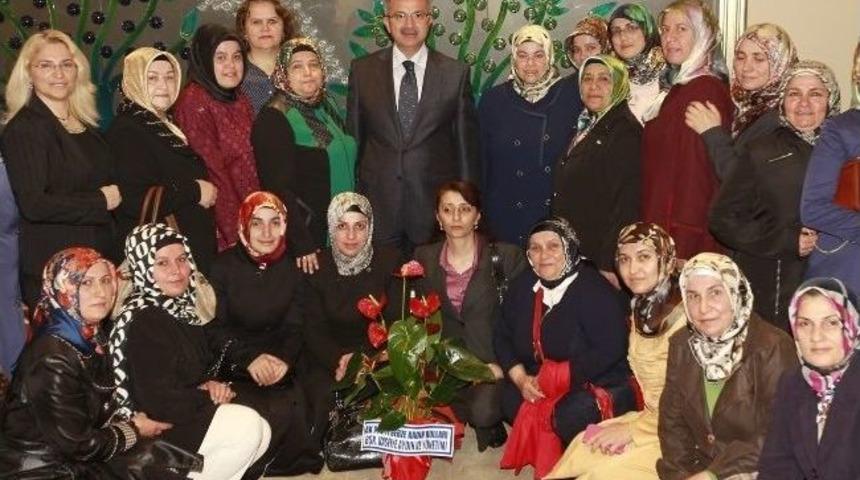 Ak Parti Kadın Kolları&rsquo;ndan K&ouml;şker&rsquo;e Hayırlı Olsun Ziyareti