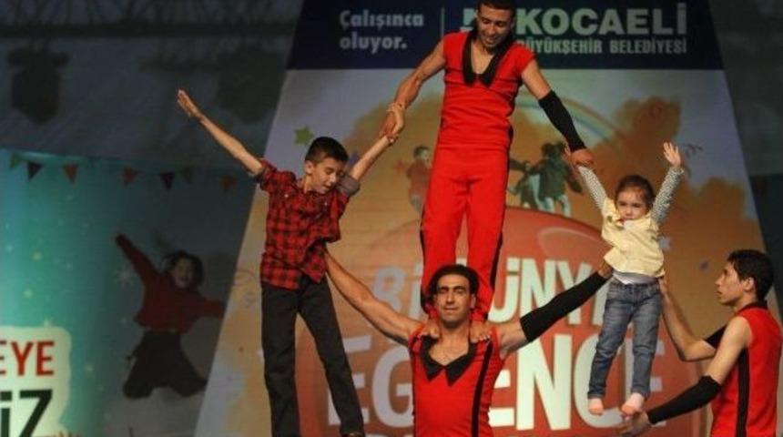 Moroccan Sirki &Ccedil;ocukları Heyecanlandırdı