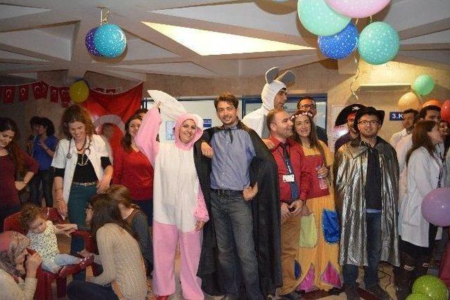 Gen&ccedil; Lider Ve Girişimcilerden &ldquo;&ccedil;ocuklarla G&uuml;l&uuml;mseyelim&rdquo; Etkinliği 1