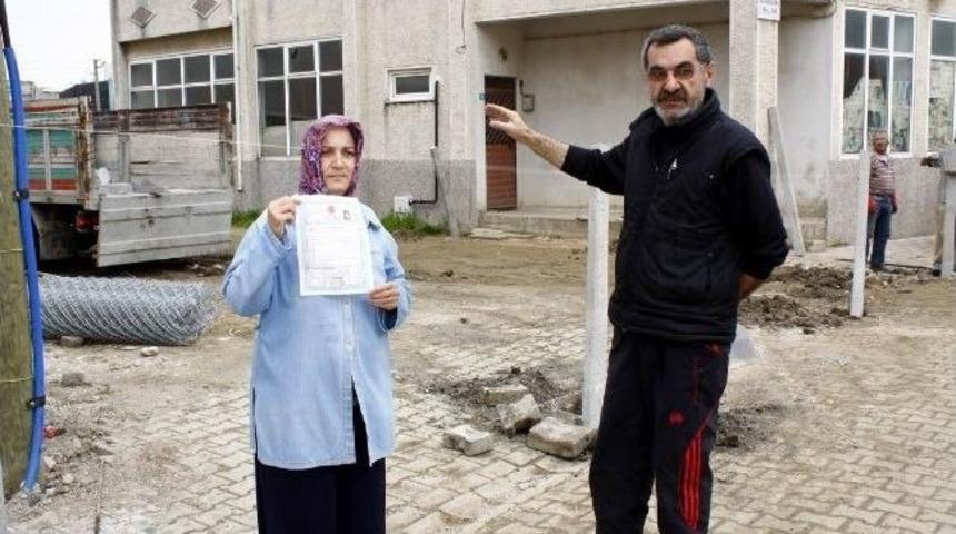 Arsasından Ge&ccedil;en Yolu Tel &Ccedil;itle Kapattı