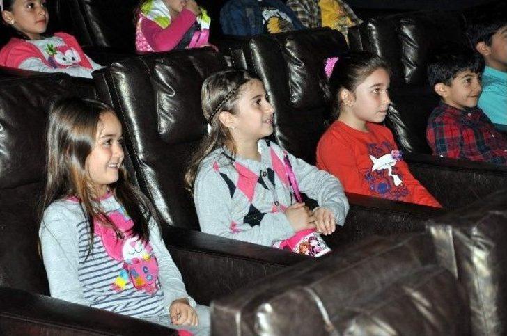Suça Yönlendirilmiş Çocuklar Sinemada Buluştu