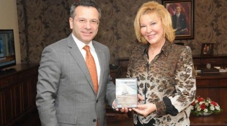 Sanat&ccedil;ılardan Vali Aksoy&rsquo;a Ziyaret