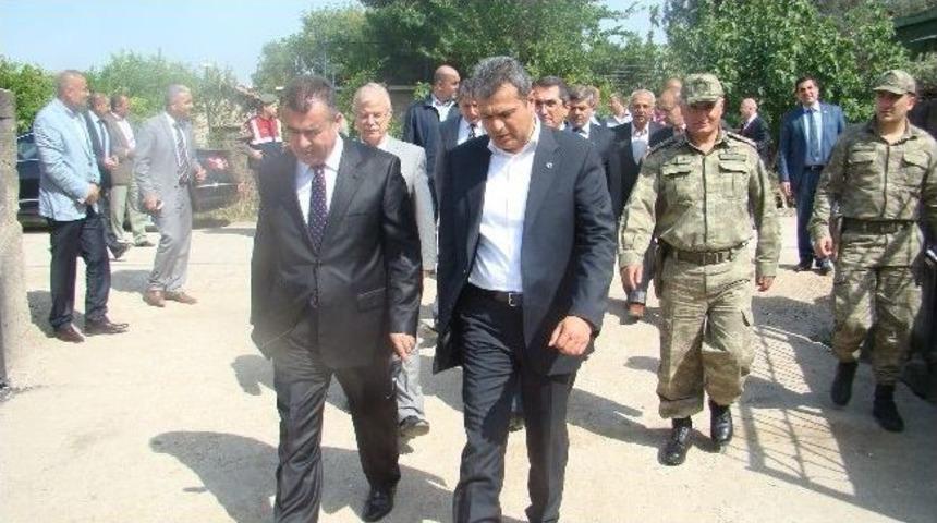 Vali Lekesiz'den Milletvekili &Ouml;nt&uuml;rk'e Taziye Ziyareti