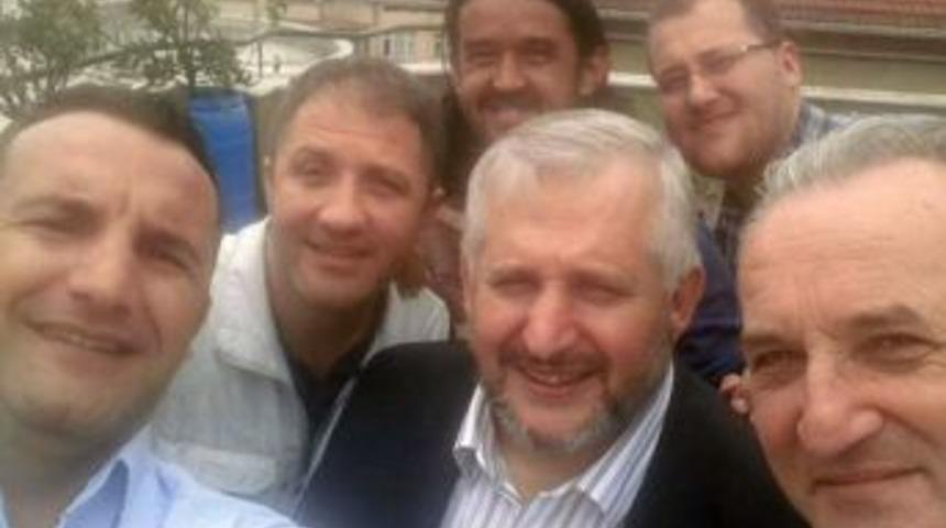 Milletvekili Korkmaz&rsquo;dan Gazeteciler İle Selfie