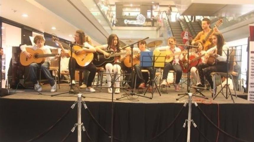 23 Nisan&rsquo; Da &Ccedil;ocuklar Demirpark&rsquo; Ta Eğlendi