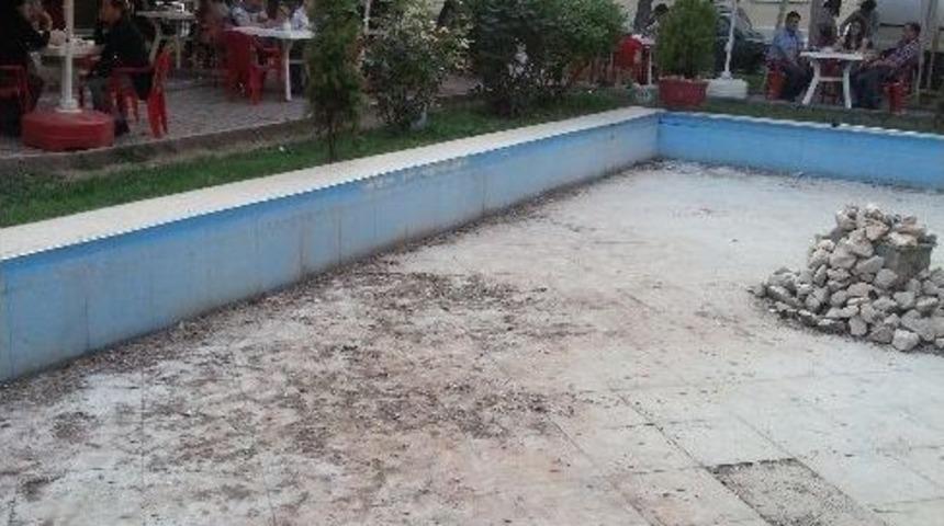 Toprakla Dolan S&uuml;s Havuzu Merak Konusu Oldu