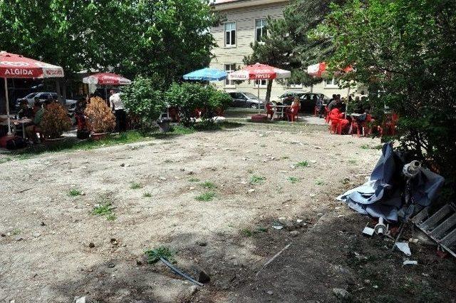 Toprakla Dolan Süs Havuzu Merak Konusu Oldu 1