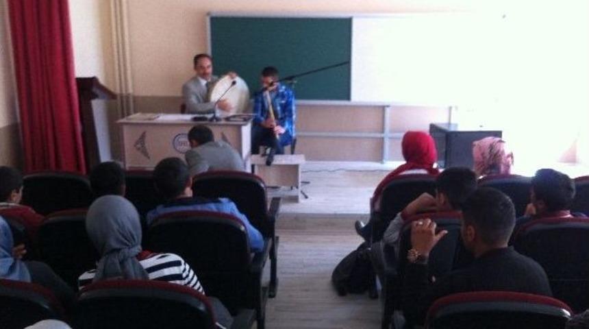 Varto İl&ccedil;e M&uuml;ft&uuml;s&uuml; İzciden İmam Hatipli &Ouml;ğrencilere Musiki Ziyafeti