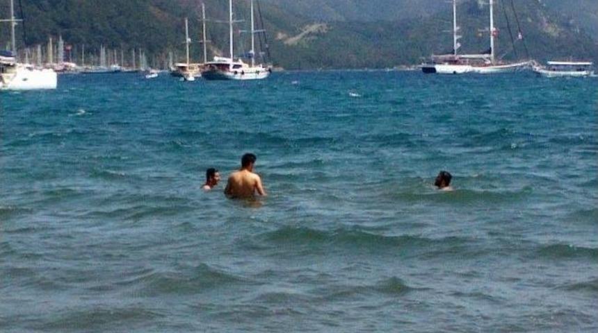 Marmaris&rsquo;te Turistlerin Deniz Keyfi