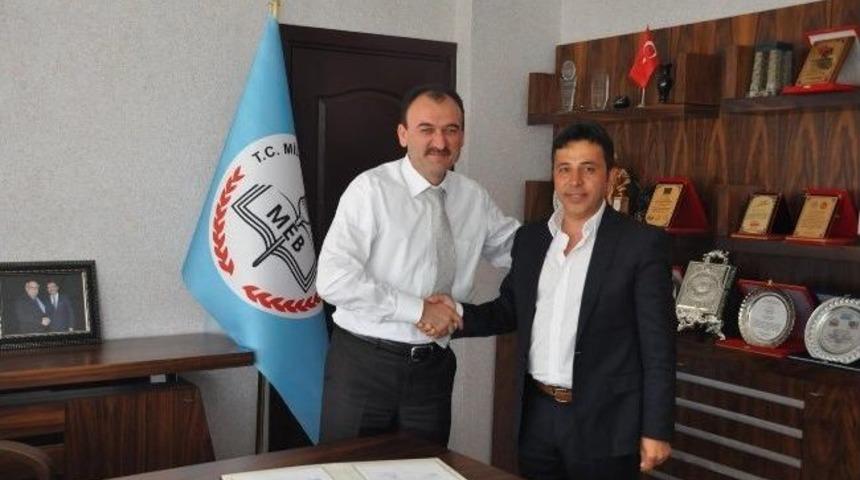 Hayırsever Vahdi Orhan İle (zenginleştirilmiş K&uuml;t&uuml;phane Protokolu İmzalandı