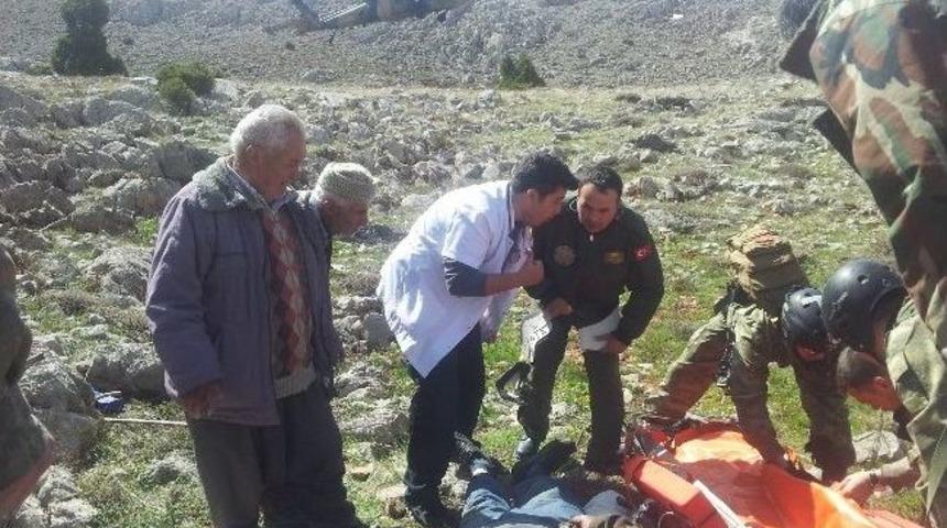 Kayalıktan D&uuml;şerek Yaralanan Bir Kişi İ&ccedil;in Helikopterle Arama Kurtarma &Ccedil;alışması Yapıldı