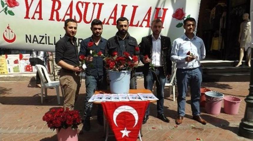 Nazilli Alperen Ocağı 3 Bin Kırmızı G&uuml;l Dağıttı