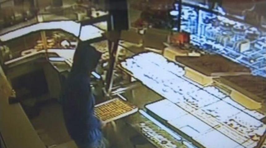 Baklava Hırsızları G&uuml;venlik Kamerasında