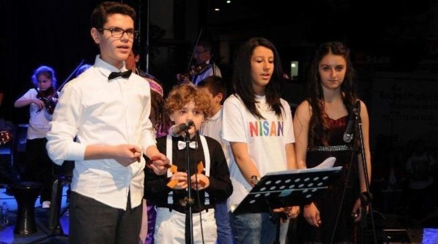 Manisa Belediyesi Çocuk Korosu’ndan Konser