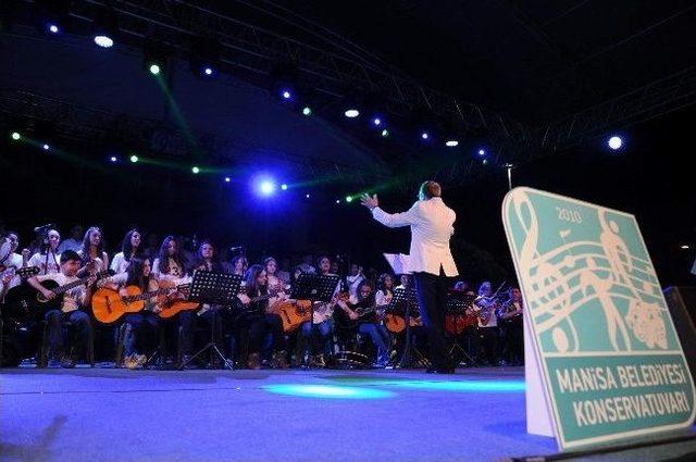 Manisa Belediyesi Çocuk Korosu’ndan Konser