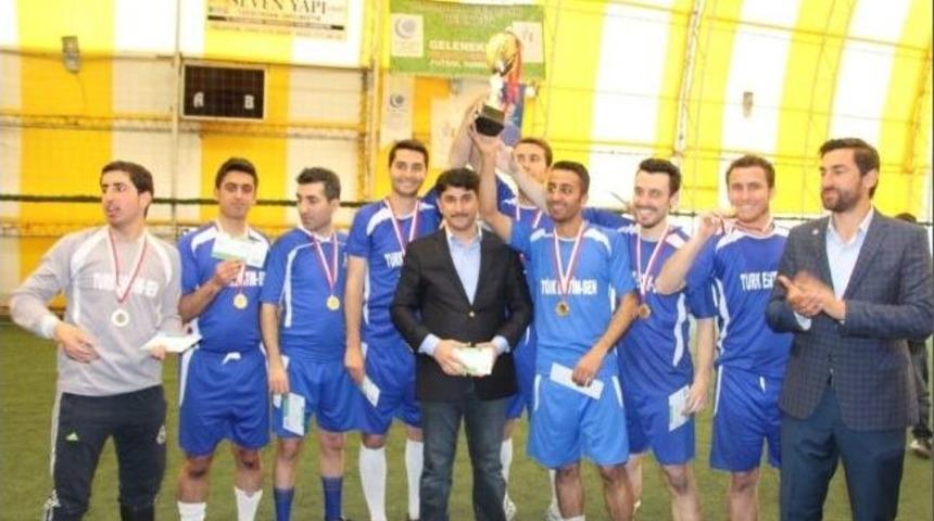 Şırnak'ta D&uuml;zenlenen Futbol Turnuvası Sona Erdi