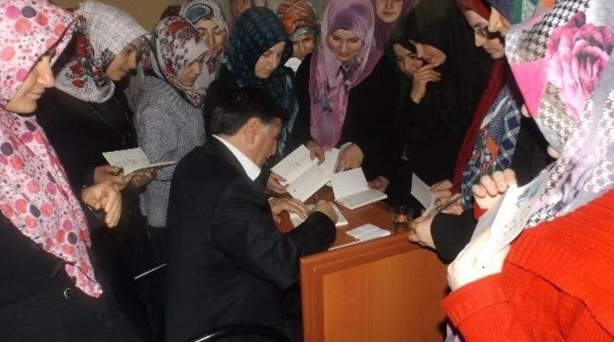 Dr. Vehbi Karakaş Ayşe Ana Yatılı Kız Kur&rsquo;an Kursunu Ziyaret Etti