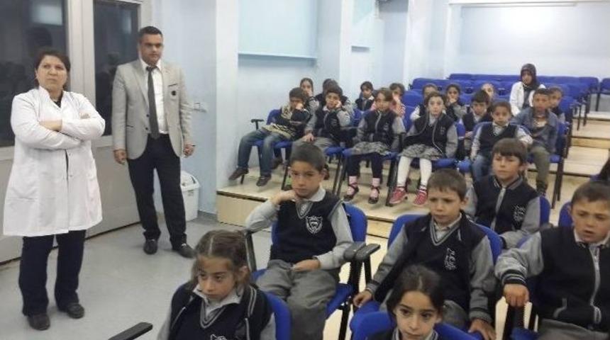 Aşı Haftası Etkinlikleri S&uuml;r&uuml;yor