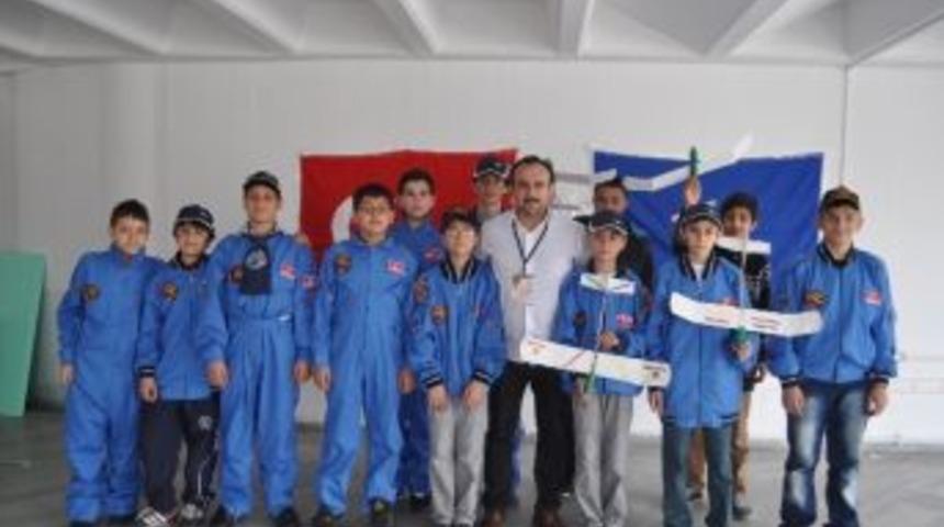 Thk'nın L&uuml;leburgaz'da A&ccedil;tığı Model U&ccedil;ak Kursu Sona Erdi