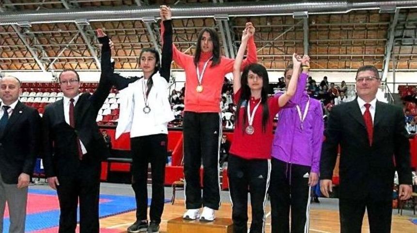 Burhaniyeli Tekvandocular Uşak Da Şampiyon Oldu