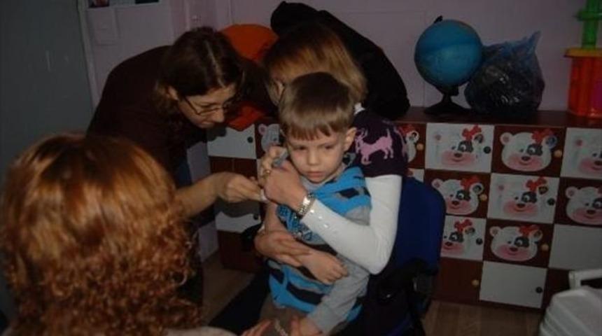 Lapseki &Ouml;ğrenciler &Ccedil;eşitli Hastalıklara Karşı Aşılanıyor