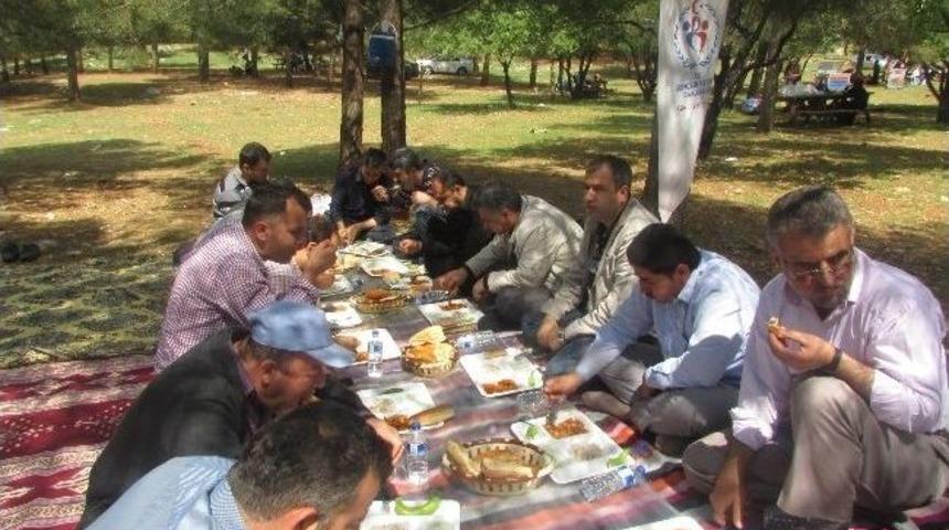 G&ouml;kkuşağı Derneği İle &Uuml;yeleri Piknikte Buluştu