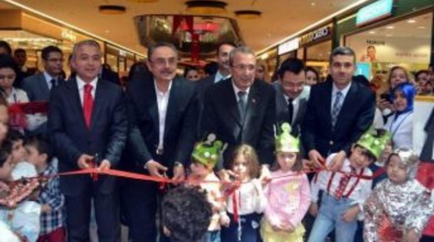 Minik &Ouml;ğrenciler, Sergi A&ccedil;ıp H&uuml;nerlerini Sergiledi