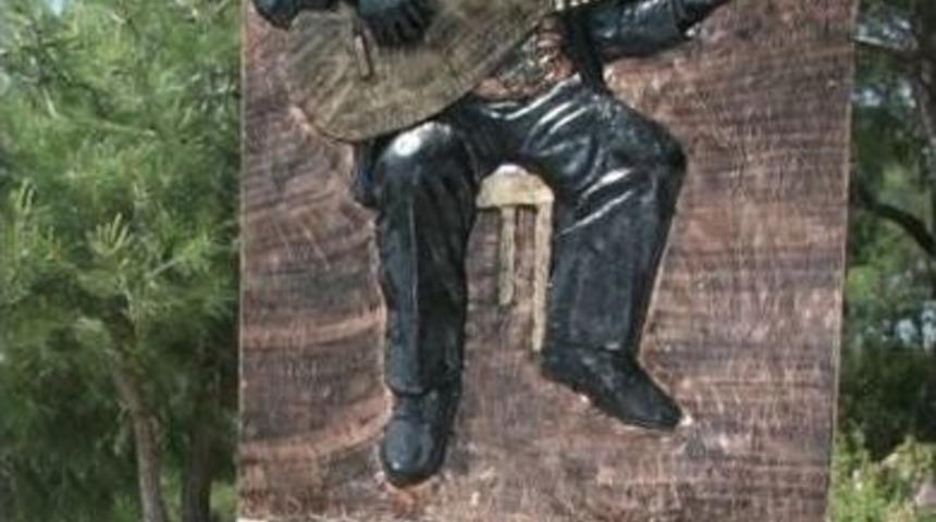 Halk Ozanı Ali Ekber &Ccedil;icek 8. &Ouml;l&uuml;m Yılında Anılacak