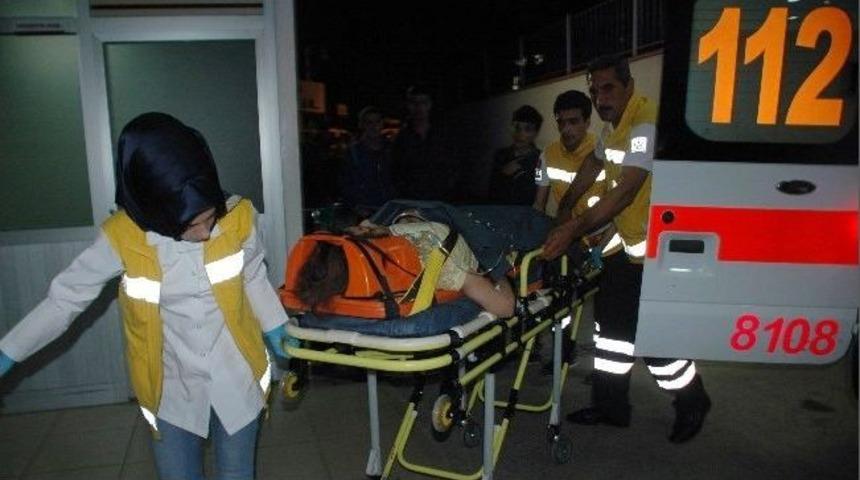 Kontrolden &Ccedil;ıkan Otomobil İkamet Bah&ccedil;esine U&ccedil;tu: 2&rsquo;si Ağır, 3 Yaralı