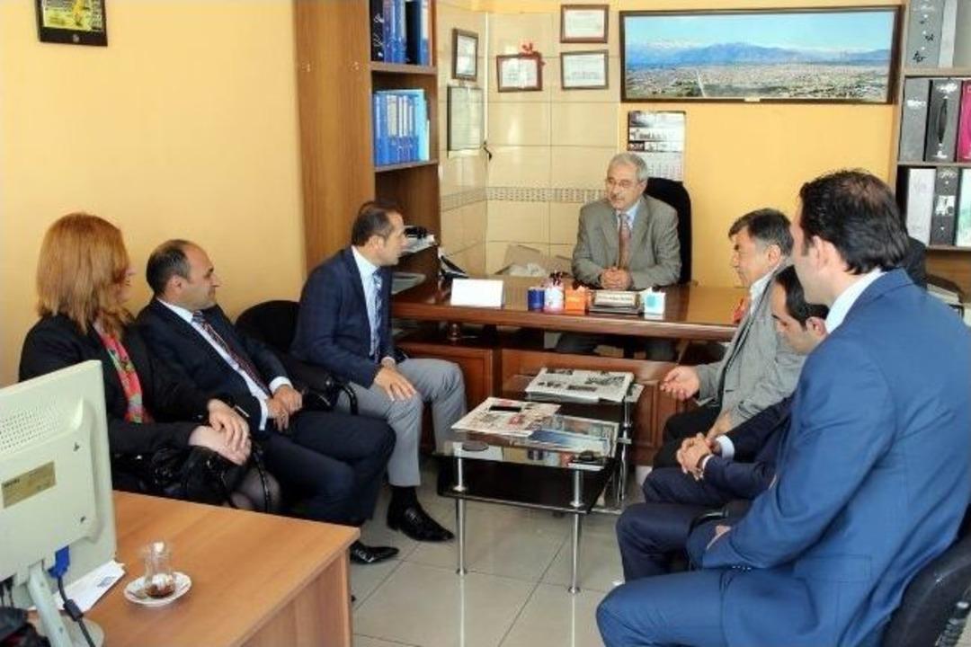 Ak Parti&rsquo;den Gazetecilere Nezaket Ziyareti