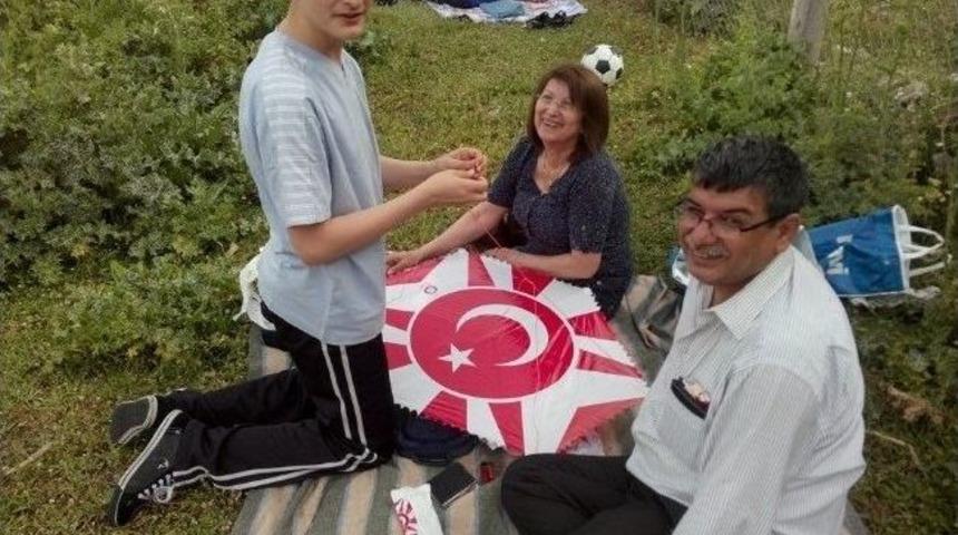 &Ccedil;ocuk Bayramı B&uuml;y&uuml;kleri De Eğlendirdi