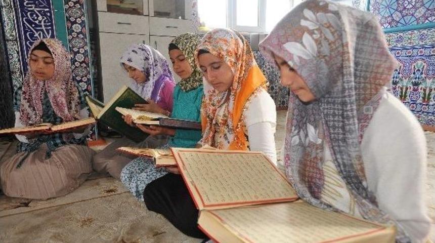 Dezavantajlı &Ccedil;ocuklara Cami İmamı Sahip &Ccedil;ıktı